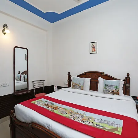 Oyo 10500 Royal Awadh Hotel